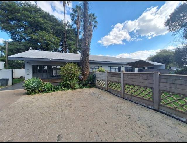 4 BEDROOM HOUSE FOR SALE IN EAST LYNNE